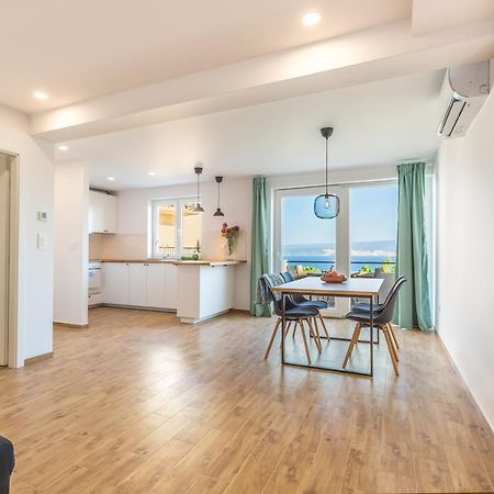Adris Apartments Omis Bagian luar foto