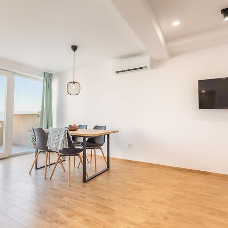 Adris Apartments Omis Bagian luar foto