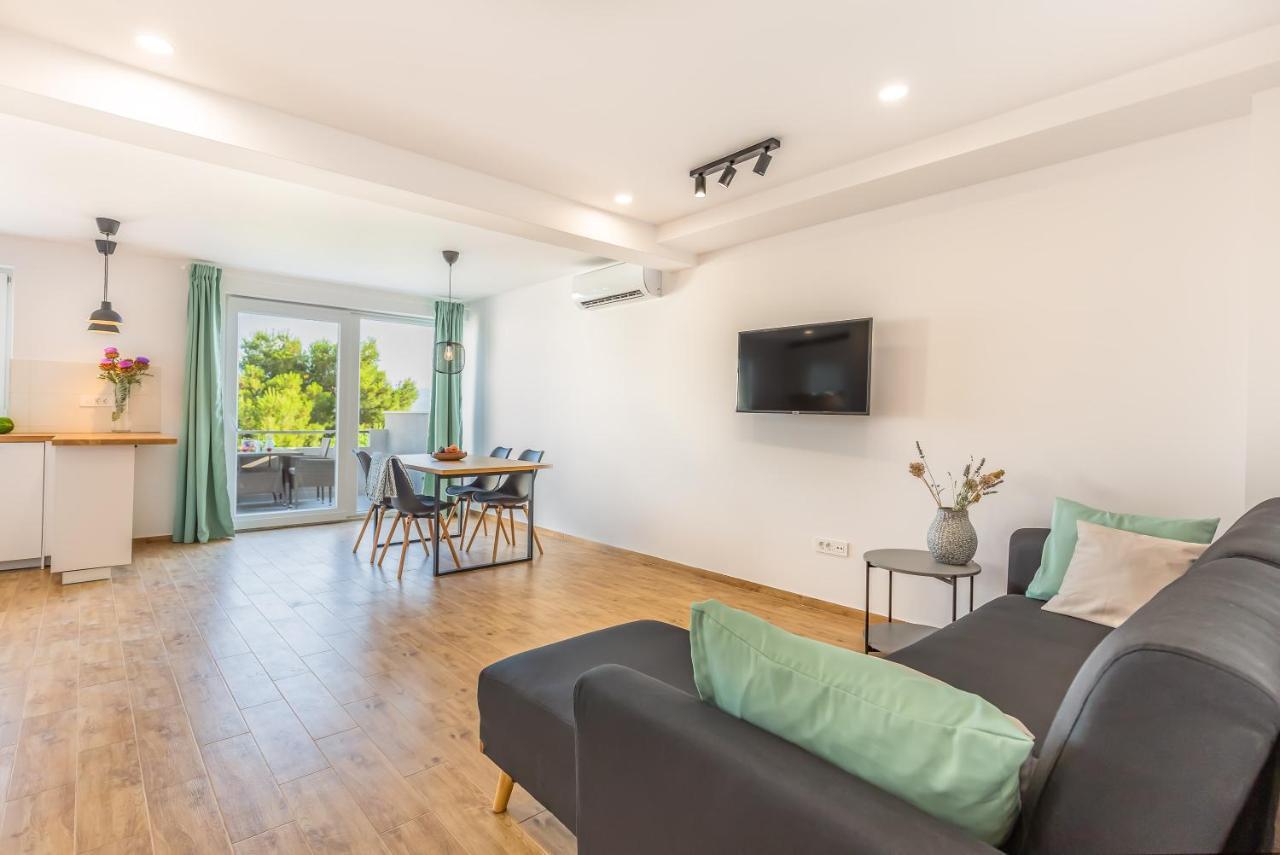 Adris Apartments Omis Bagian luar foto