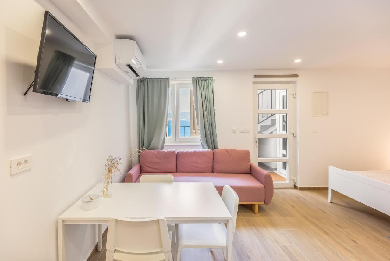 Adris Apartments Omis Bagian luar foto