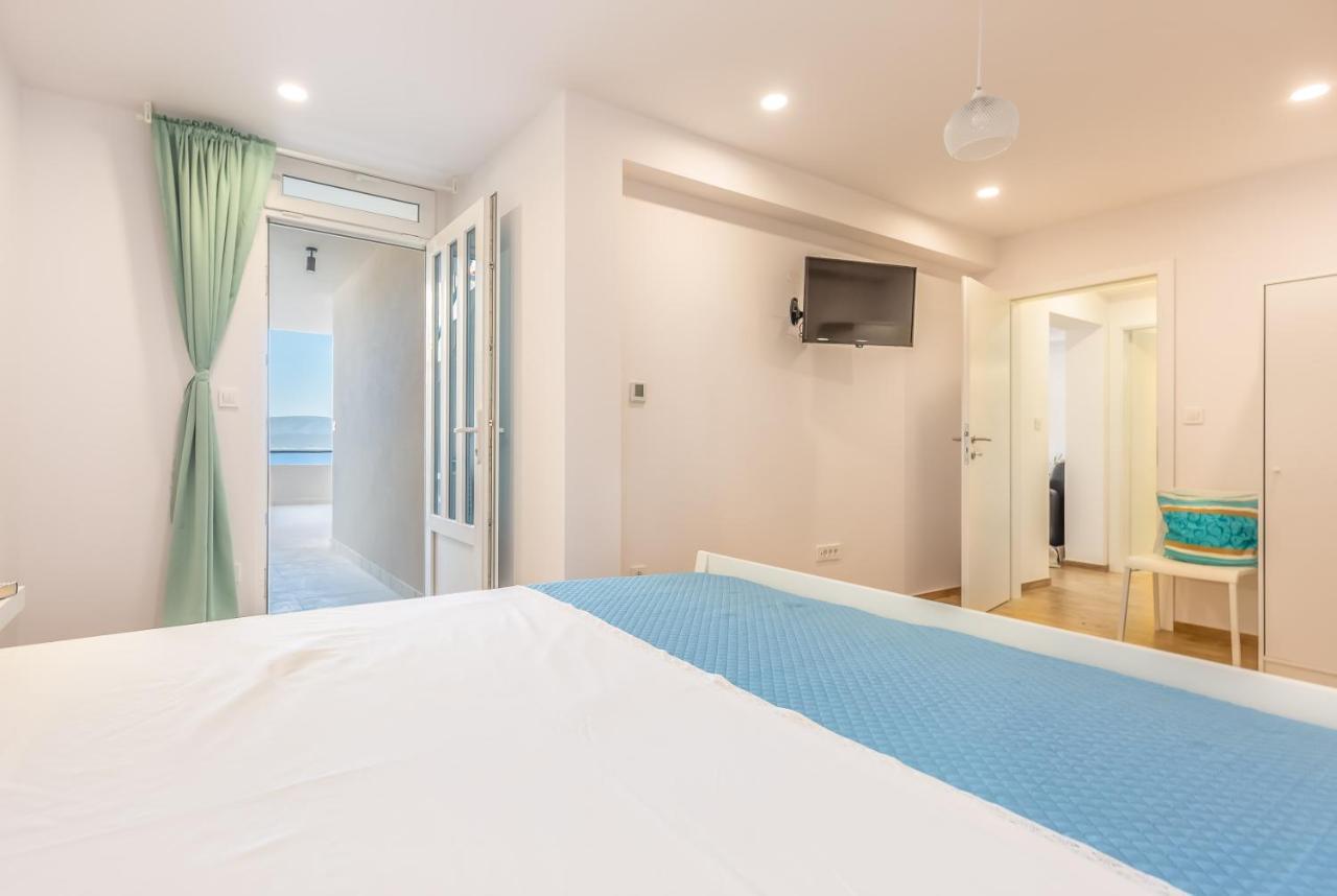 Adris Apartments Omis Bagian luar foto