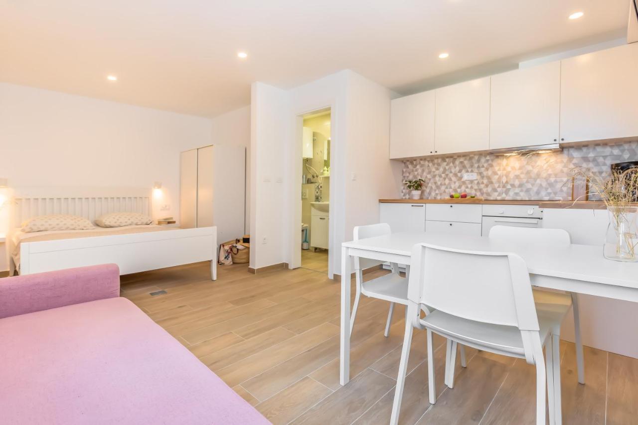Adris Apartments Omis Bagian luar foto