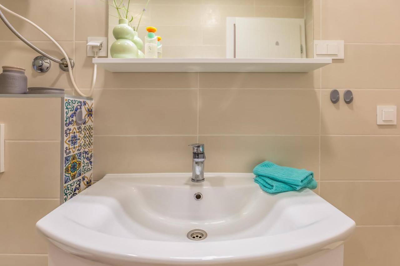 Adris Apartments Omis Bagian luar foto