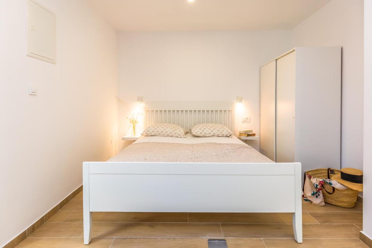 Adris Apartments Omis Bagian luar foto