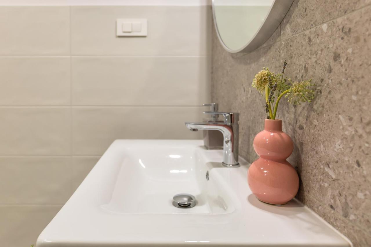 Adris Apartments Omis Bagian luar foto