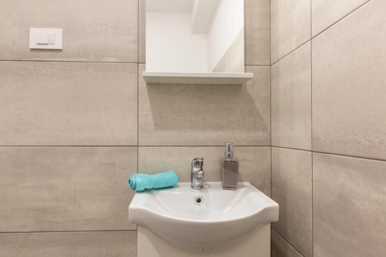 Adris Apartments Omis Bagian luar foto