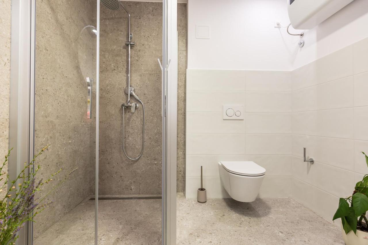 Adris Apartments Omis Bagian luar foto
