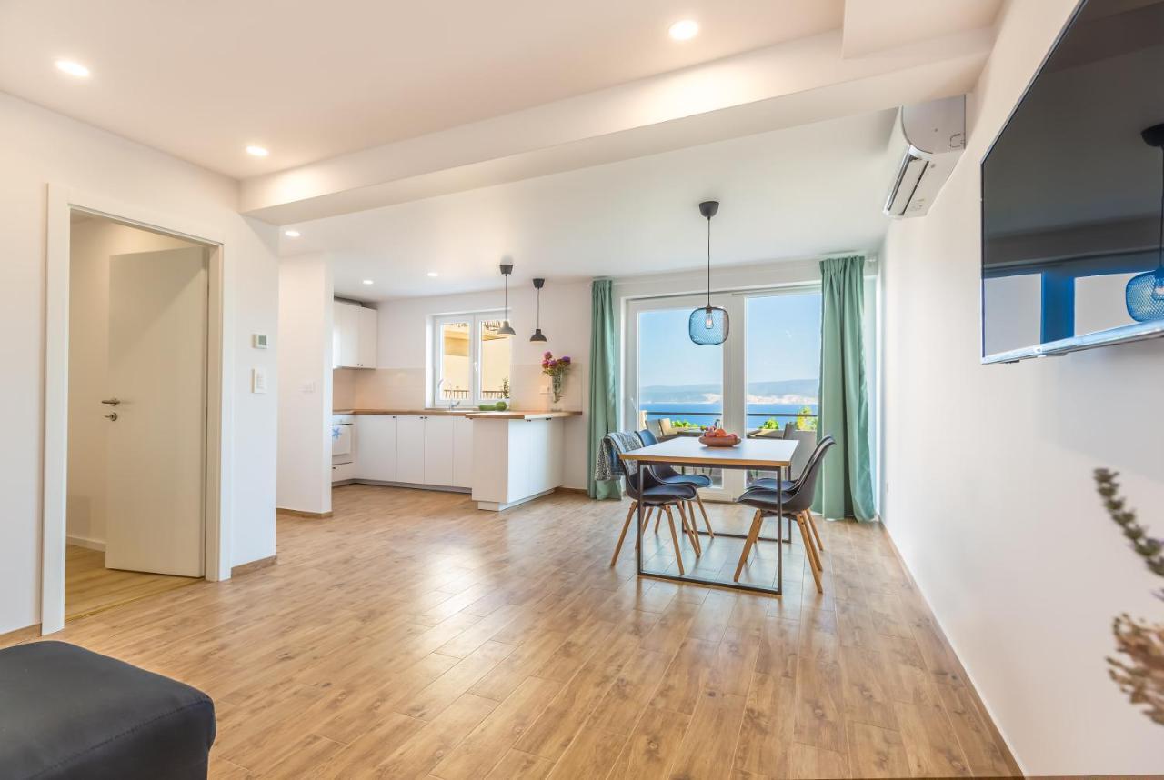 Adris Apartments Omis Bagian luar foto