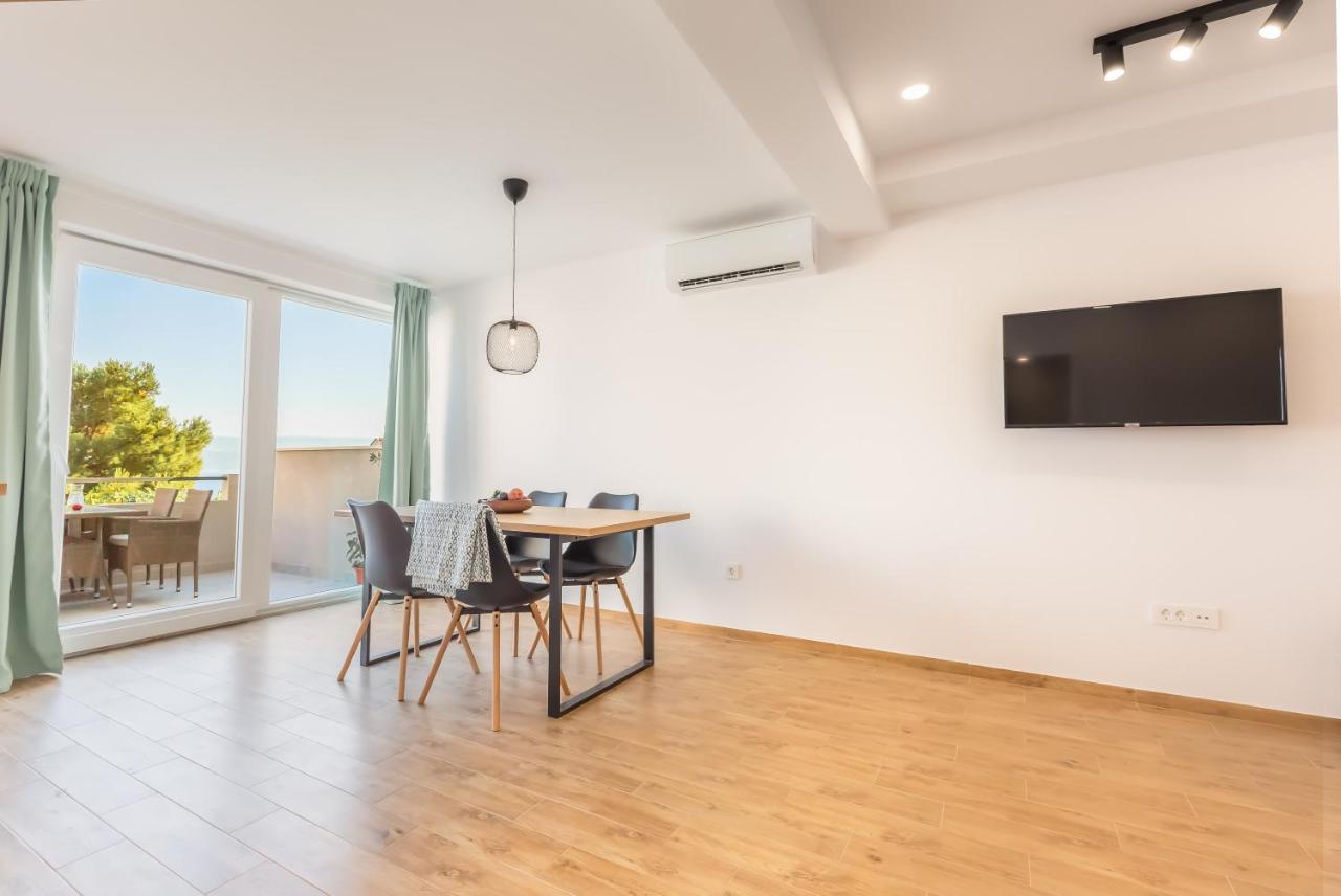 Adris Apartments Omis Bagian luar foto