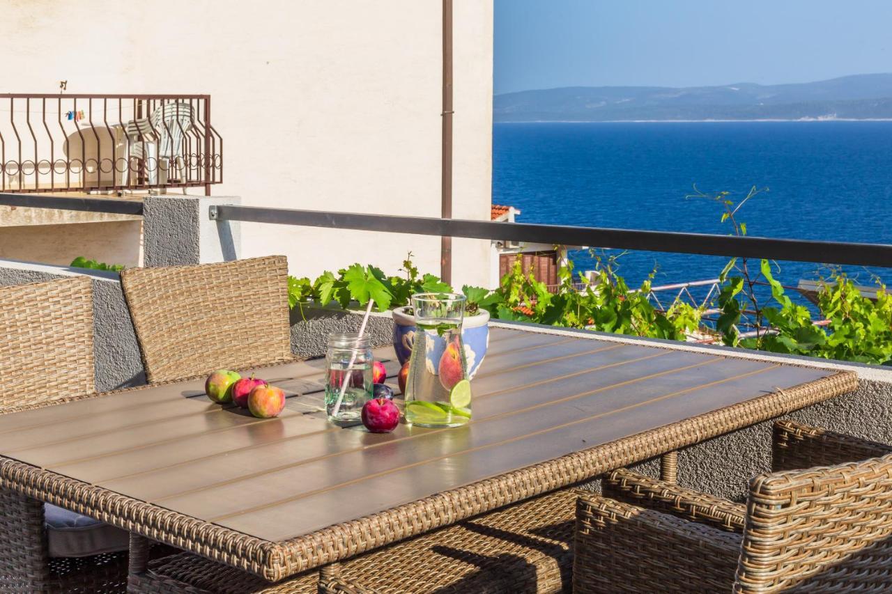 Adris Apartments Omis Bagian luar foto